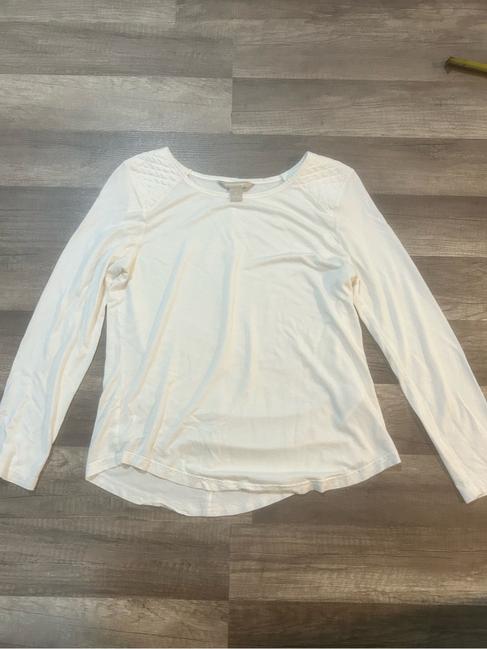 Banana Republic Women’s White Long Sleeve  with Textured Shoulders  Size Medium
